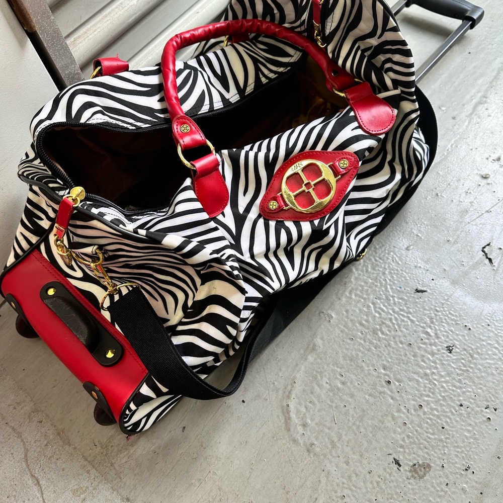 IMAN Duffel Roller rolling duffle travel bag 23.0" W x 13.0" Hx10.5" D. 7" drop